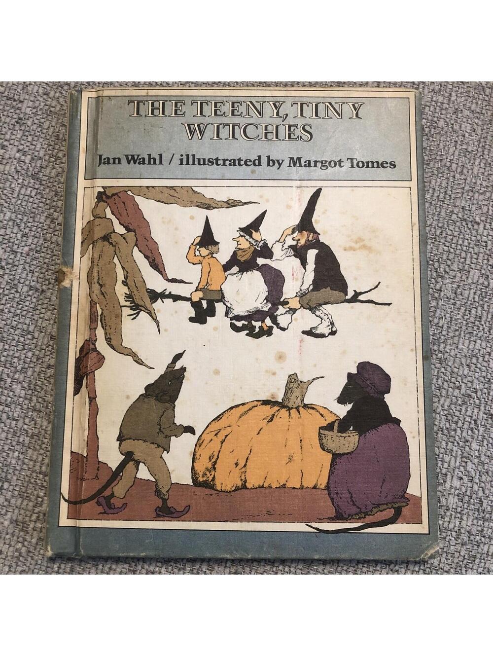 vtg Jan Wahl THE TEENY, TINY WITCHES hb c1979 Weekly Reader Club‎ hb guc
